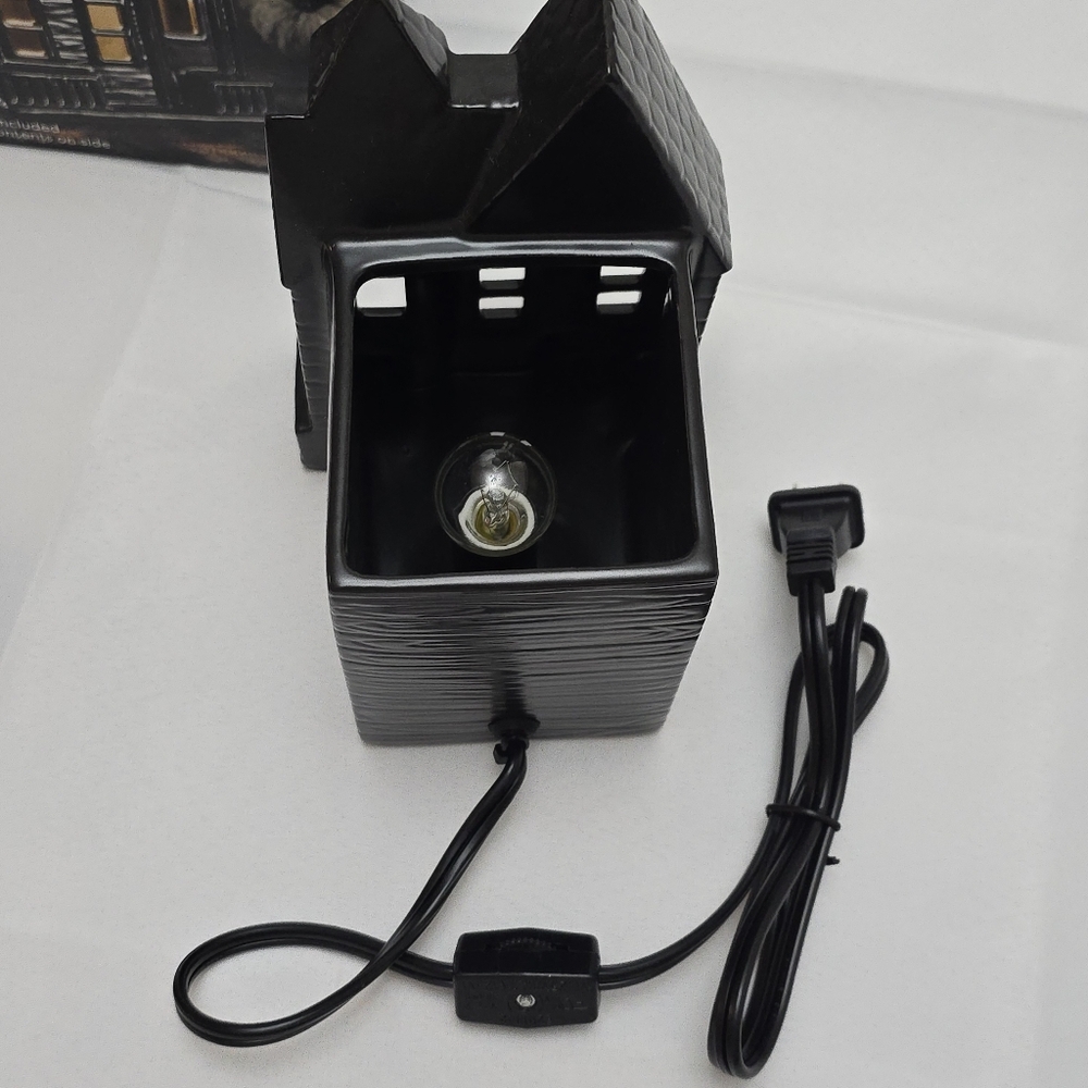 Ashland Halloween Light-Up Haunted House Wax Warmer Bundle + 4 Ghostly Wax Melts - Picture 5 of 12